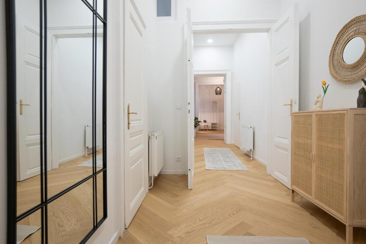 Spacious 110м2 Flat In The Center Apartmán *