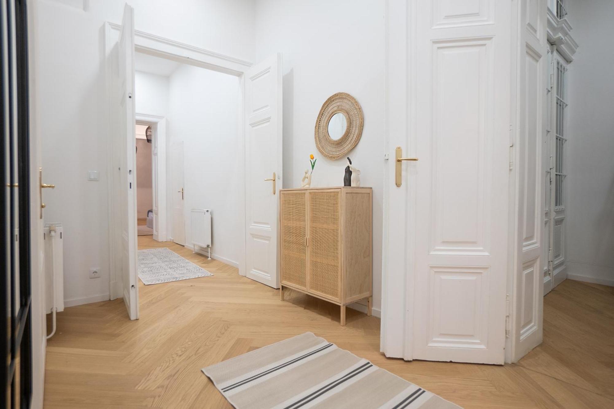 Apartmán Spacious 110м2 Flat In The Center